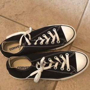 Black low top converse